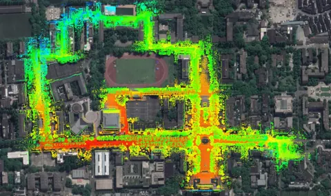 Fig. 6 下半部：CLINS 含迴圈修正在 YQ-01 建立的點雲地圖（約 700 m 乘 500 m），作者表示與 Google Earth 影像一致；連結僅為地圖子圖